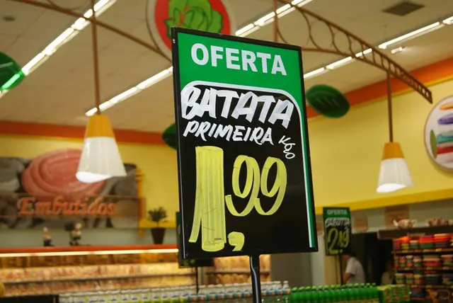 Pedestal telescópio para ilha em supermercado