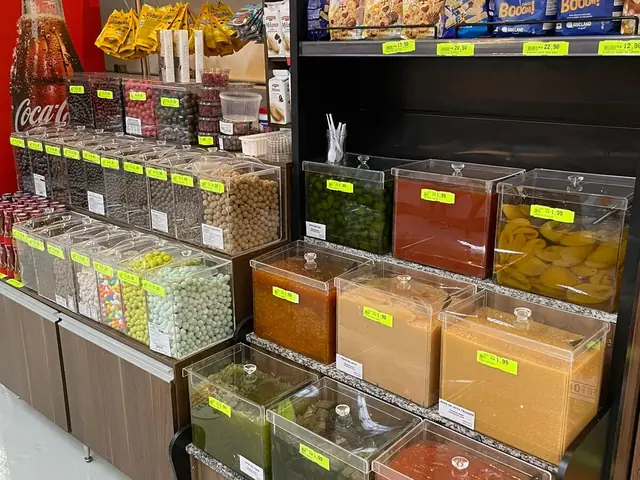 Pote quadrado em supermercado
